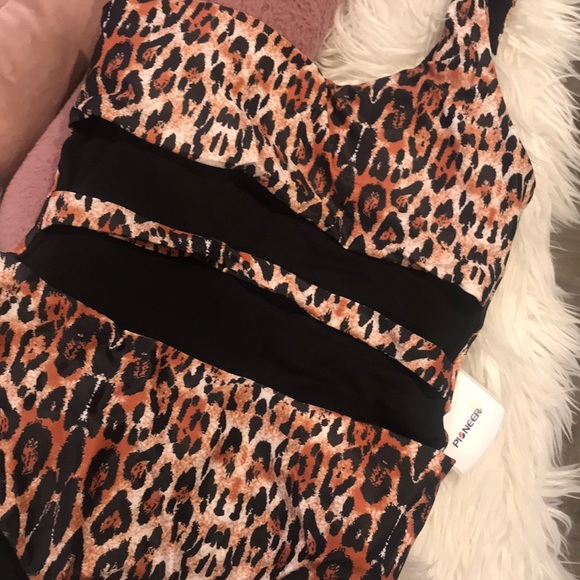last one! Leopard  1pc swimsuit - Picture 4 of 4